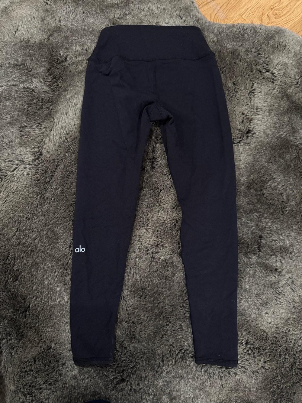 ALO Yoga Women’s black leggings.
